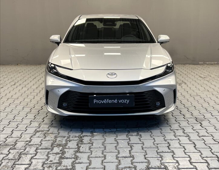 Toyota Camry Sedan / Limuzína 2,5 l 137 kw