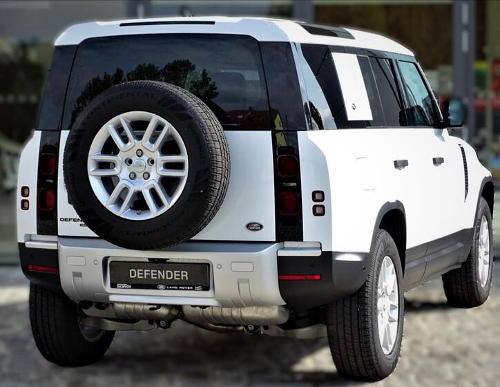 Land Rover Defender 4