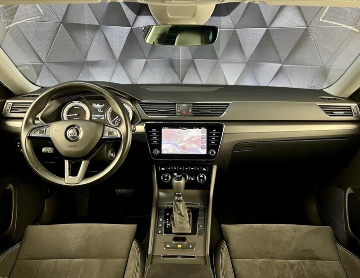 Škoda Superb Sedan / Limuzína 2,0 l 140 kw