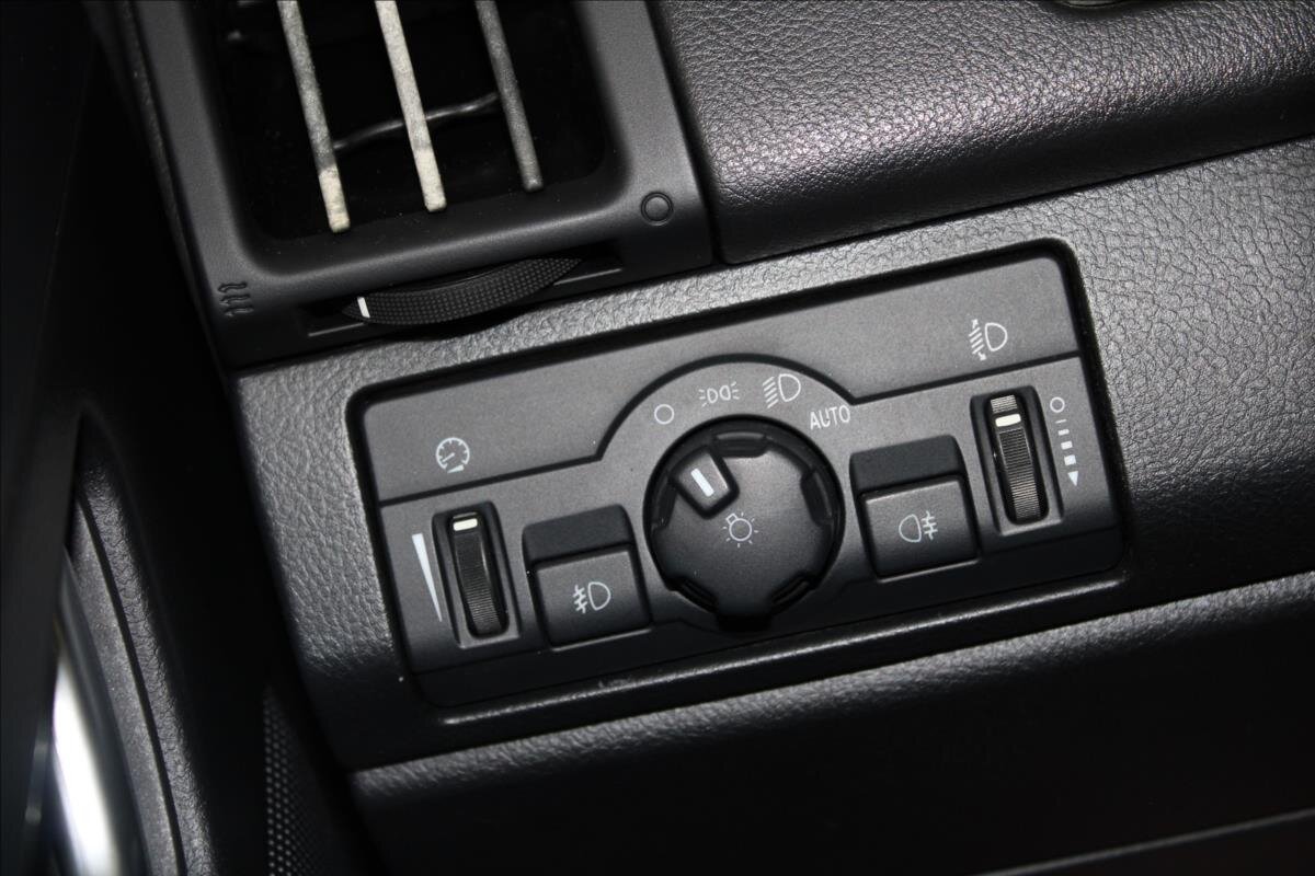 Land Rover Freelander SUV / Terénní 2,2 l 112 kw