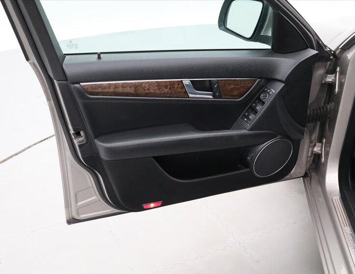 Mercedes-Benz Třídy C Sedan / Limuzína 2,1 l 125 kw