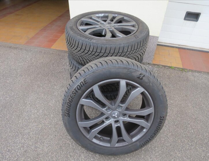 Mitsubishi Outlander SUV / Terénní 2,3 l 110 kw