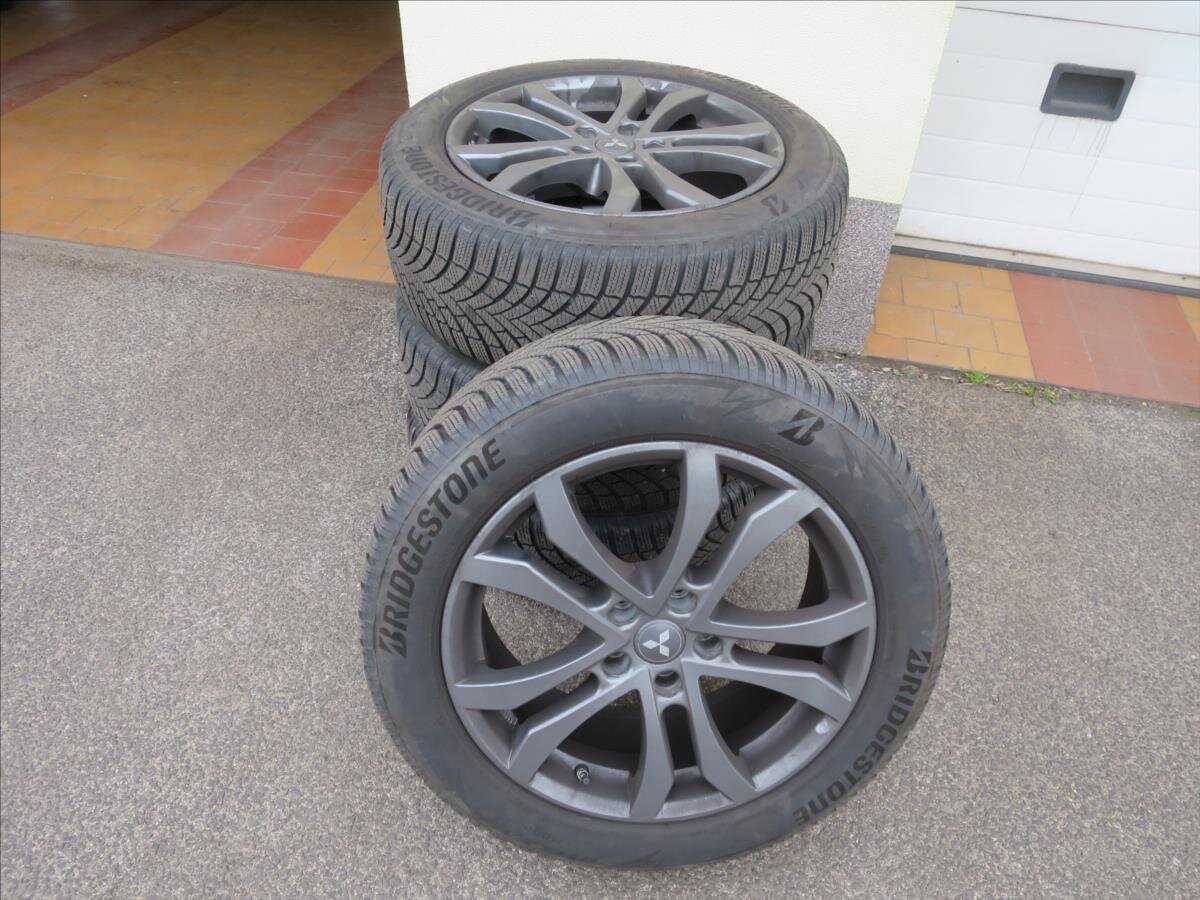 Mitsubishi Outlander SUV / Terénní 2,3 l 110 kw