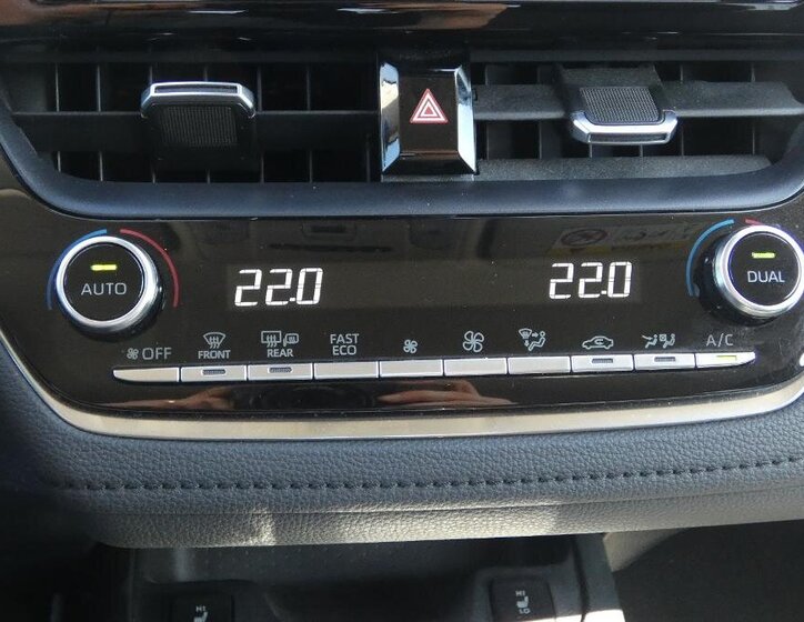 Toyota Corolla Sedan / Limuzína 1,8 l 72 kw