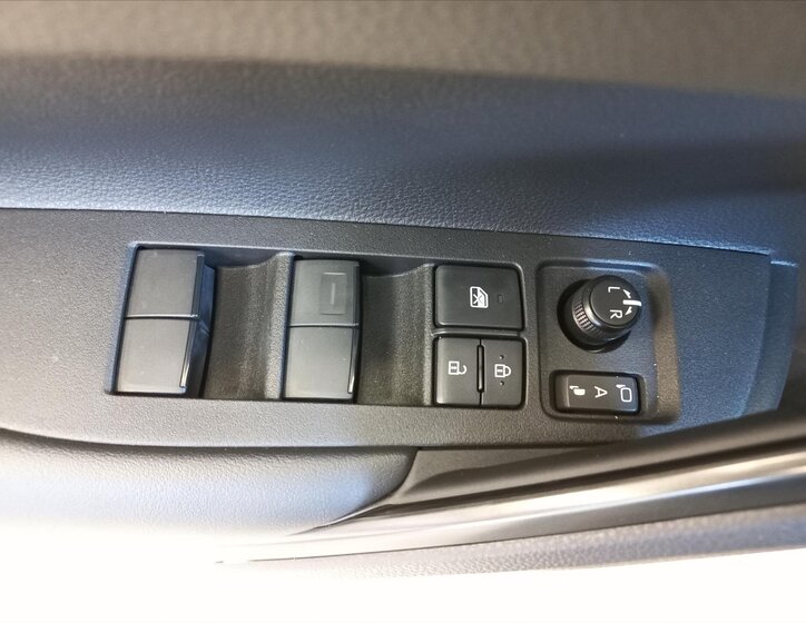 Toyota Corolla Cross CUV 2,0 l 112 kw