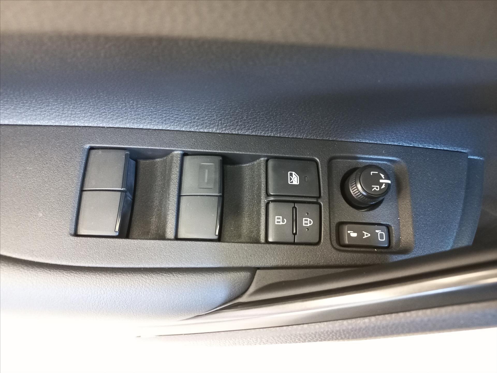 Toyota Corolla Cross CUV 2,0 l 112 kw