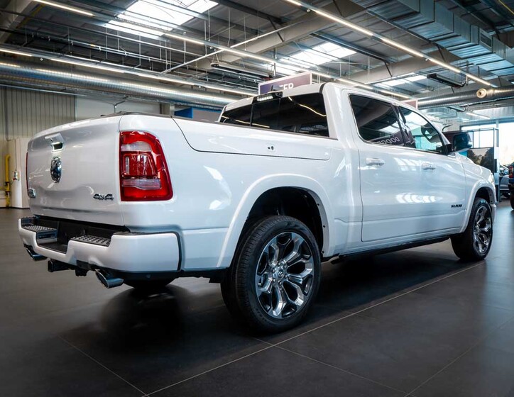 Dodge RAM 8