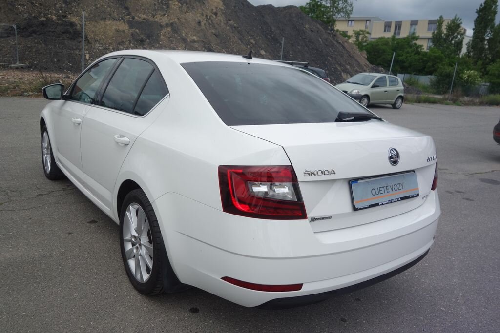Škoda Octavia Sedan / Limuzína 2,0 l 110 kw