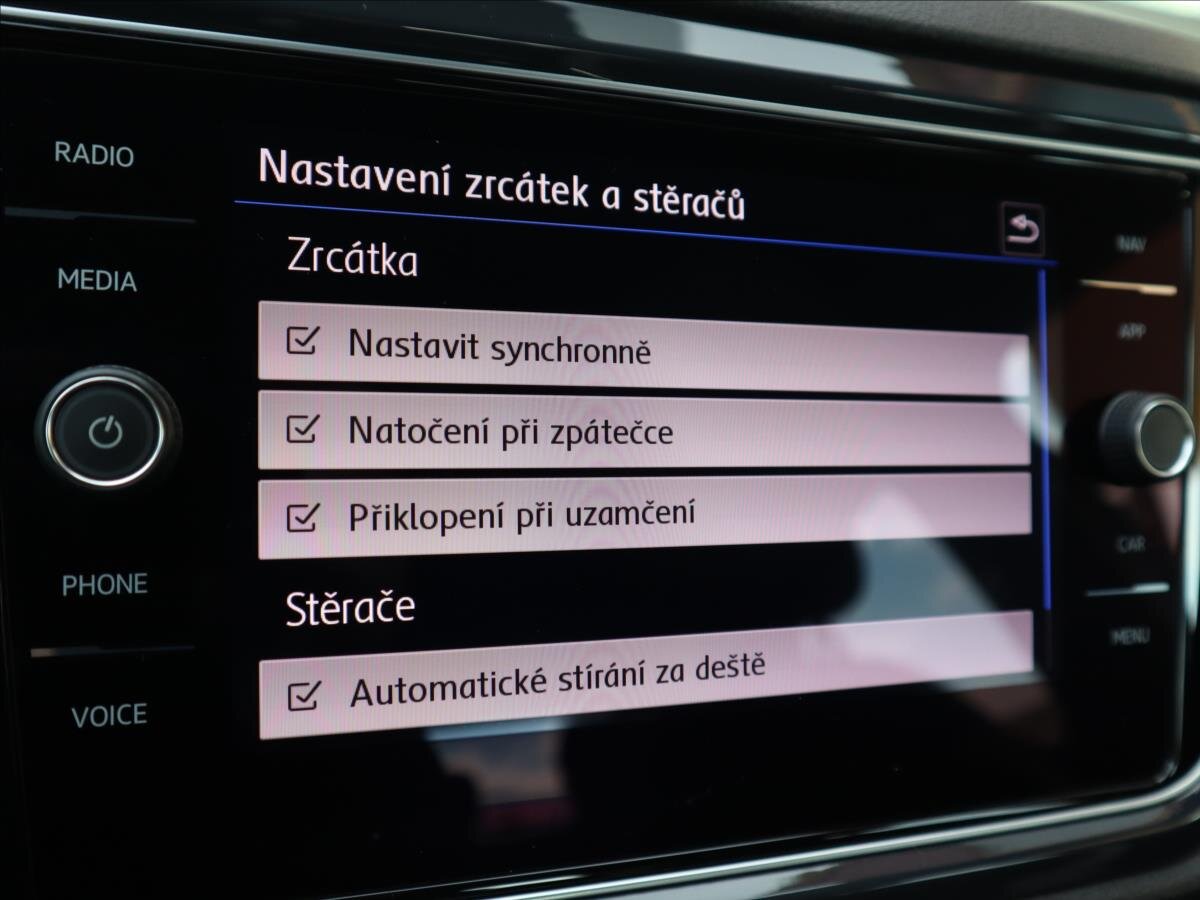 Volkswagen T-Roc CUV / Crossover 1,5 l 110 kw