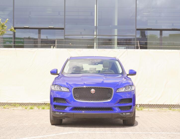 Jaguar F-Pace 2