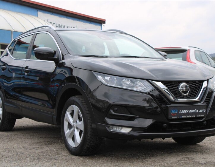 Nissan Qashqai SUV / Terénní 1,3 l 103 kw