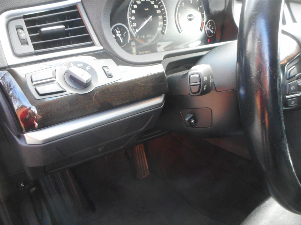 BMW Řada 5 Sedan / Limuzína 3,0 l 220 kw