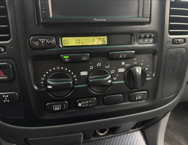 Toyota Land Cruiser SUV / Terénní 4,2 l 150 kw