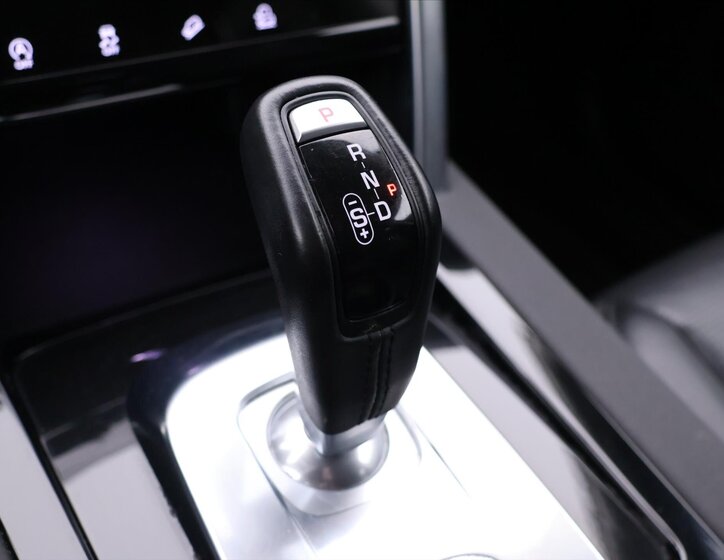 Land Rover Discovery Sport SUV / Terénní 2,0 l 110 kw