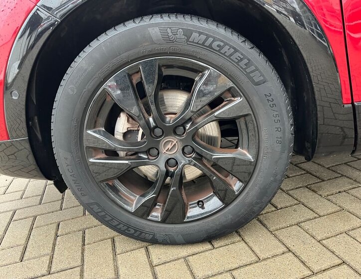 Opel Grandland SUV 1,2 l 96 kw