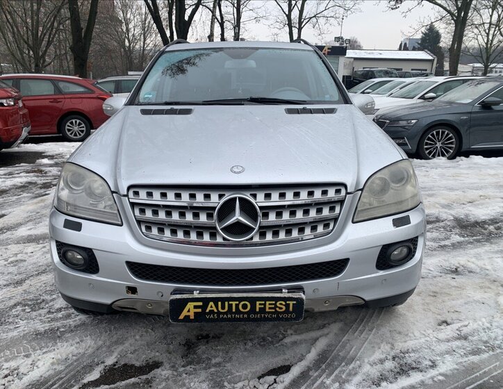 Mercedes-Benz Třídy M SUV 4,0 l 225 kw