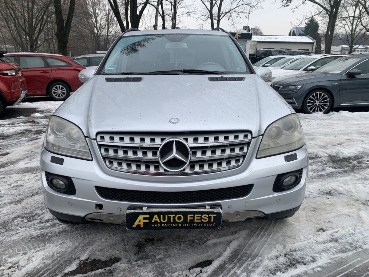 Mercedes-Benz Třídy M SUV 4,0 l 225 kw
