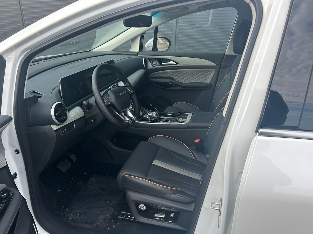 Dongfeng Ostatní MPV 1,5 l 180 kw