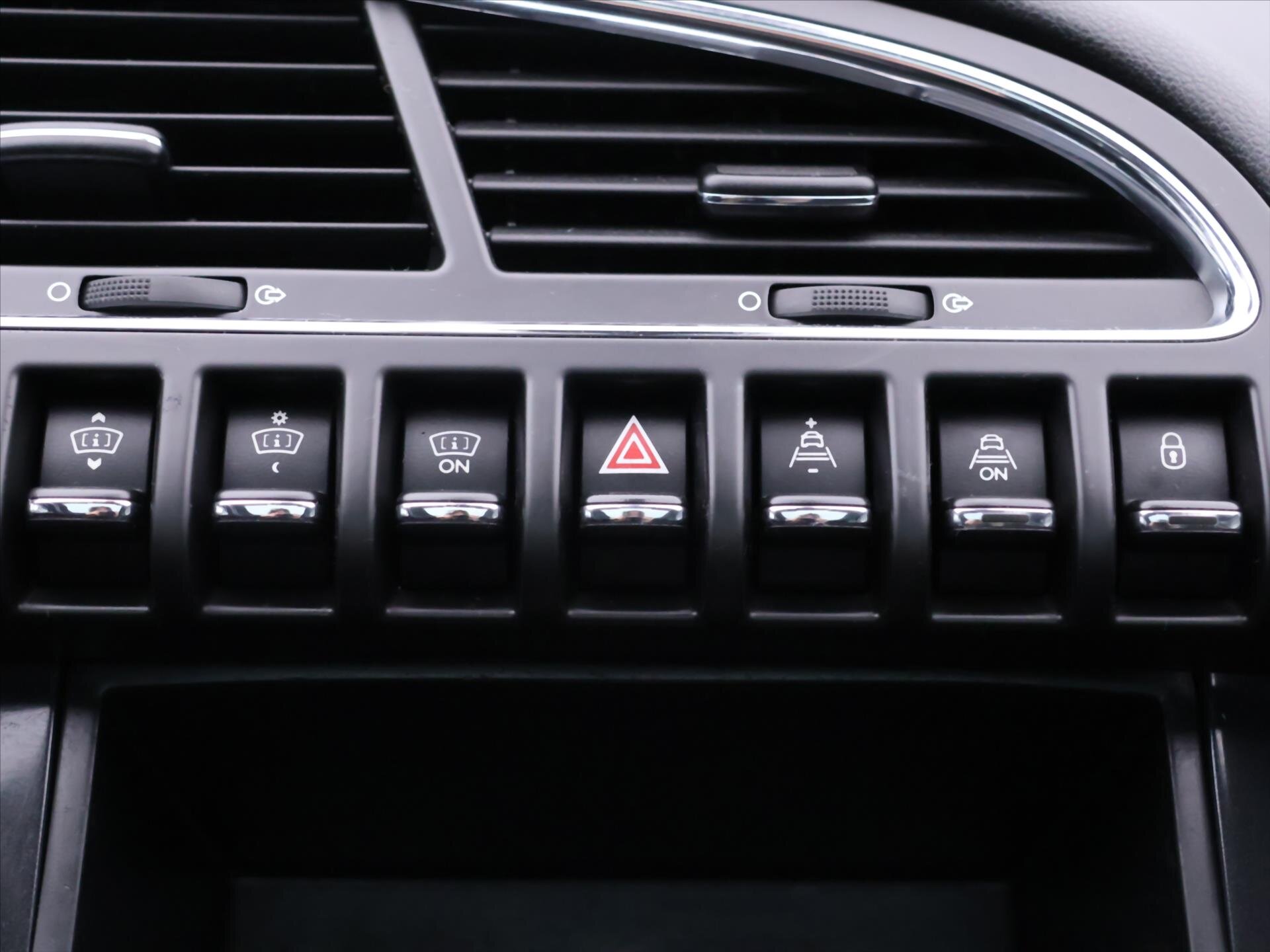 Peugeot 3008 MPV 2,0 l 120 kw