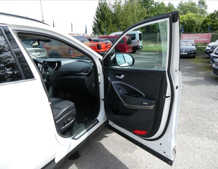 Hyundai Grand Santa Fe 28