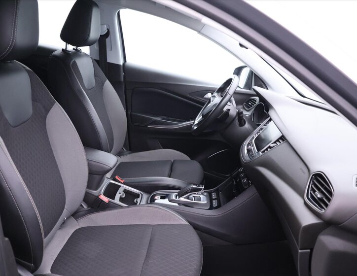 Opel Grandland X SUV 1,6 l 147 kw