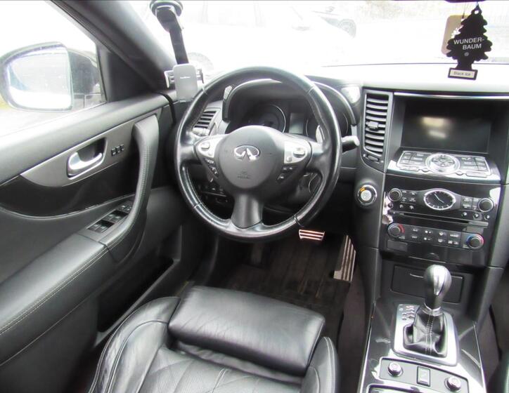Infiniti FX30 12