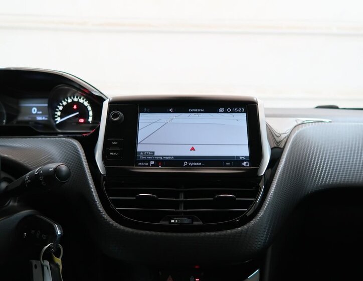 Peugeot 208 Hatchback 1,2 l 61 kw