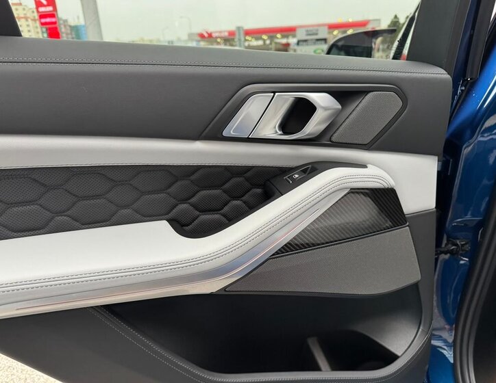 BMW X5 SUV / Terénní 4,4 l 460 kw