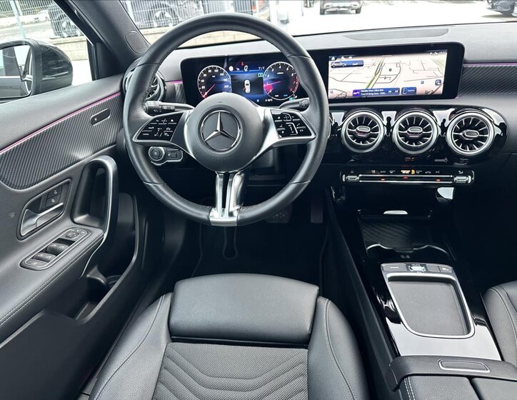 Mercedes-Benz Třídy A Hatchback 1,3 l 120 kw