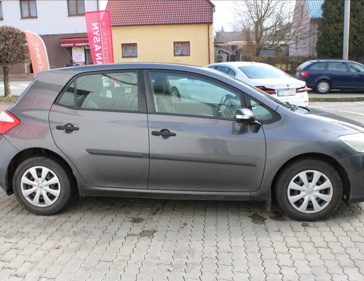 Toyota Auris Hatchback 1,3 l 73 kw