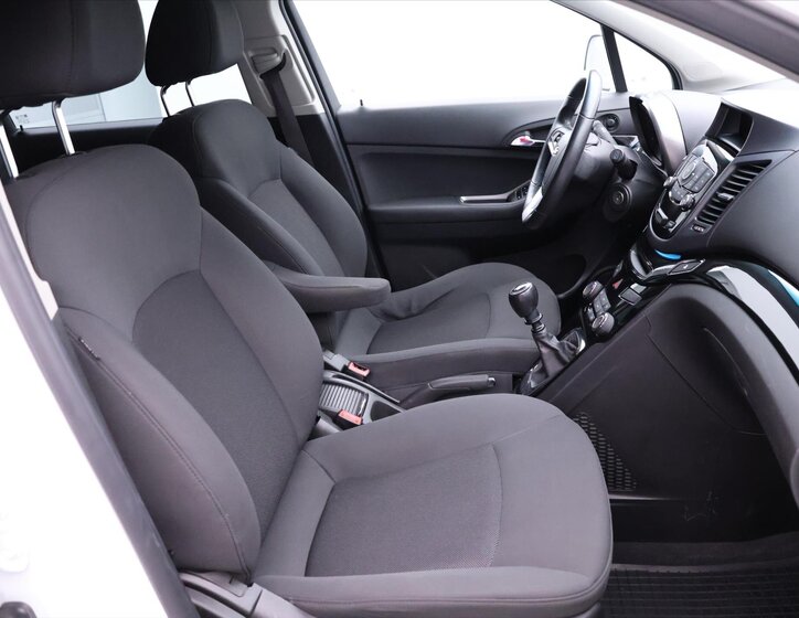 Chevrolet Orlando 11