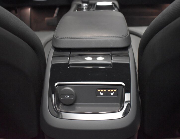 Volvo S90 Sedan / Limuzína 2,0 l 335 kw