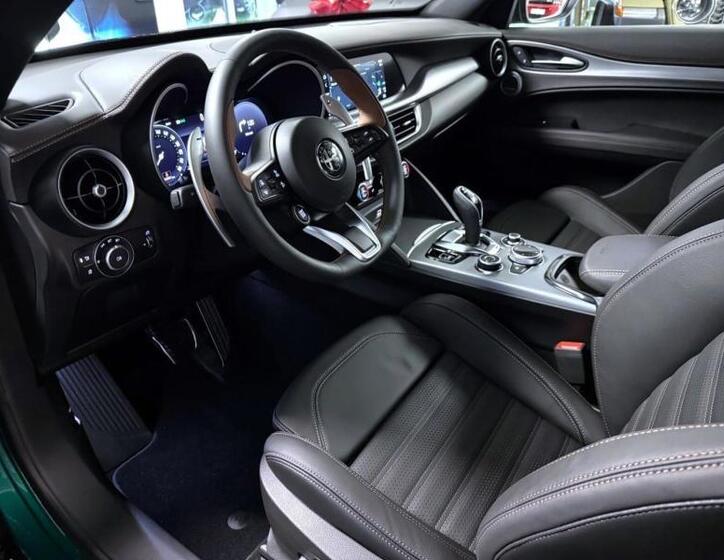 Alfa Romeo Stelvio 7