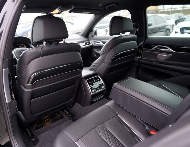 BMW Řada 7 Sedan 3,0 l 210 kw