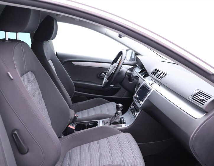 Volkswagen Passat CC 12