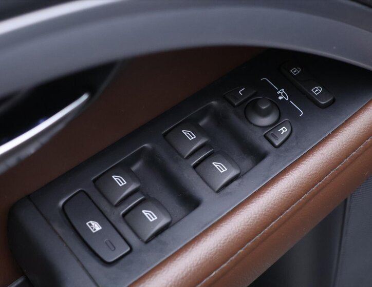 Volvo XC70 Kombi 2,4 l 133 kw