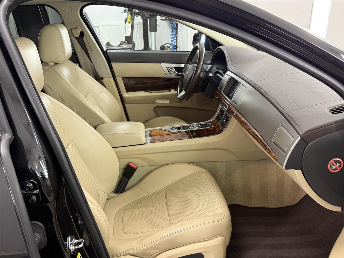 Jaguar XF Kombi 3,0 l 202 kw