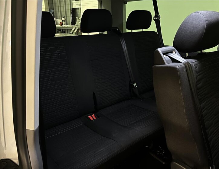 Volkswagen Caravelle 26