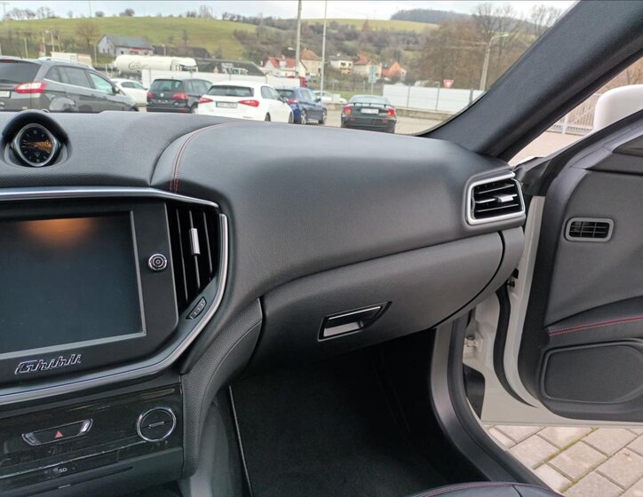 Maserati Ghibli Sedan 3,0 l 243 kw