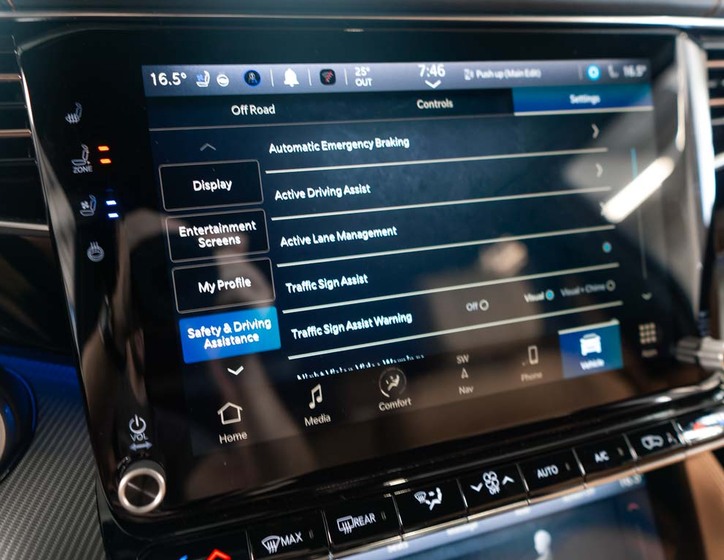 Jeep Grand Wagoneer 38