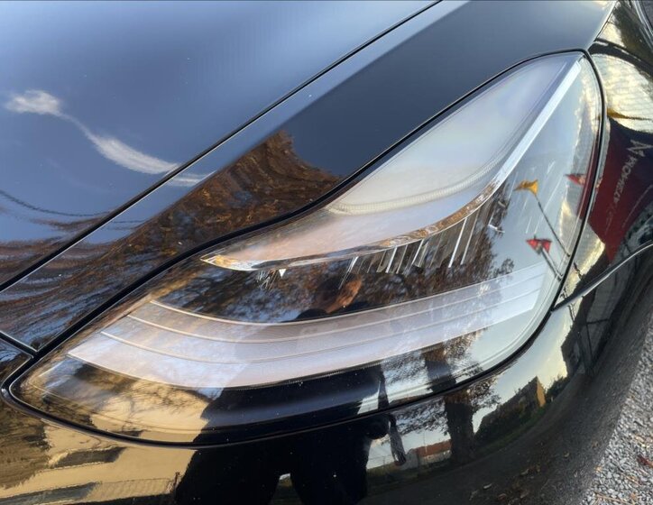 Tesla Model 3 Sedan 0,0 239 kw