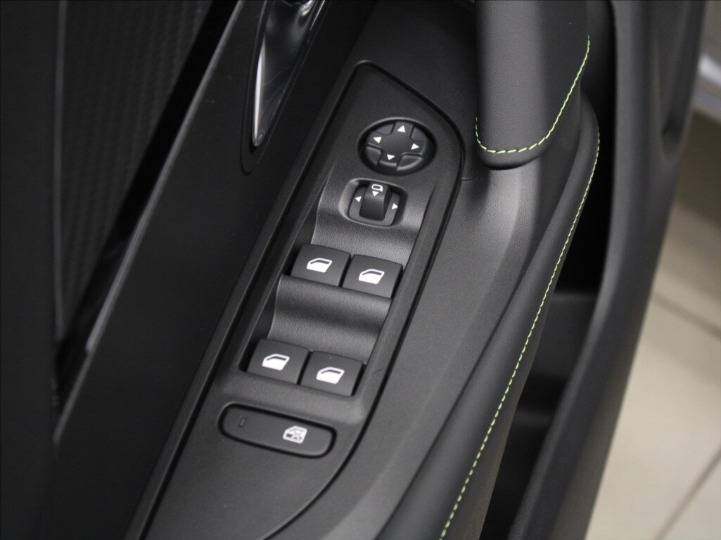 Peugeot 2008 SUV / Terénní 1,2 l 107 kw
