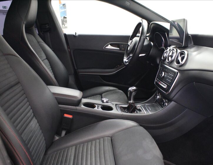 Mercedes-Benz CLA 12