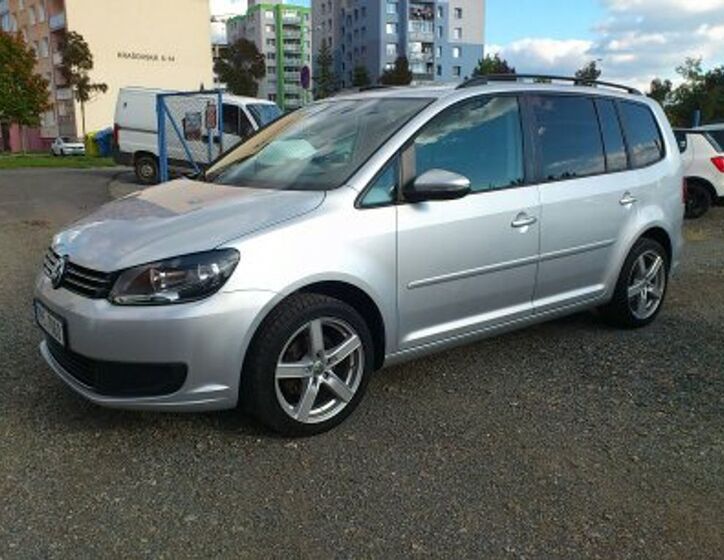 Volkswagen Touran 1