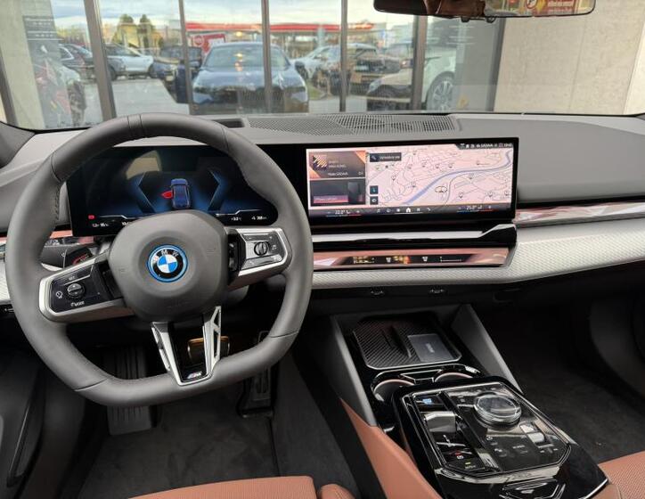 BMW i5 11