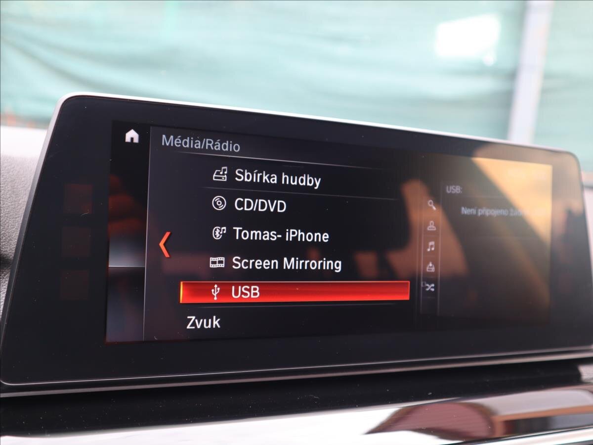 BMW Řada 5 Kombi 3,0 l 195 kw