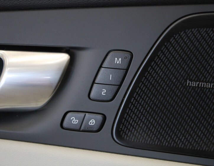 Volvo XC60 SUV / Terénní 2,0 l 145 kw