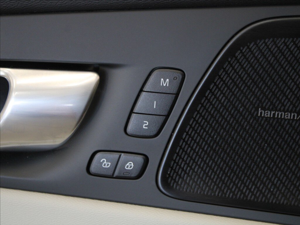 Volvo XC60 SUV / Terénní 2,0 l 145 kw