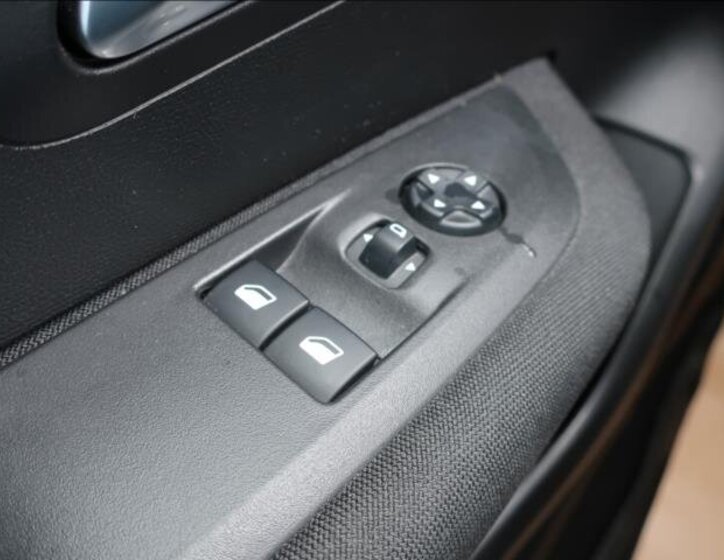 Peugeot 208 Hatchback 1,2 l 55 kw