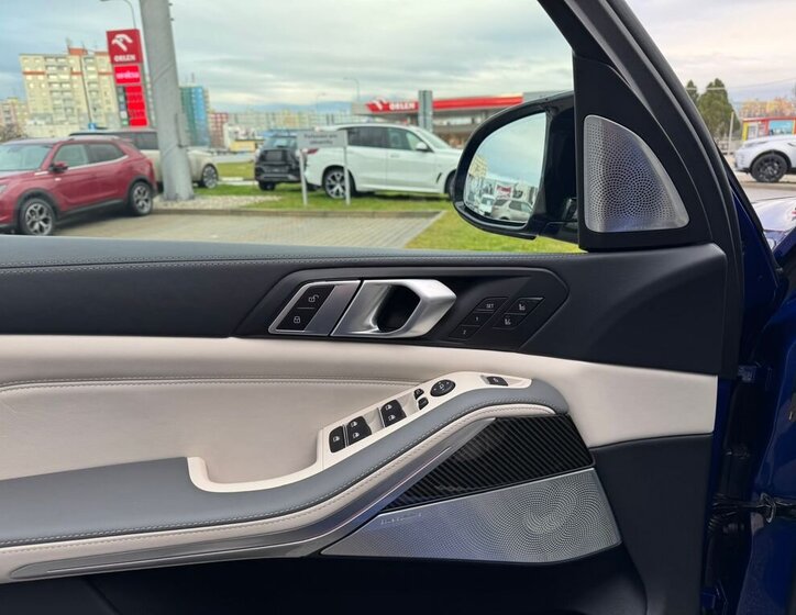 BMW X5 SUV / Terénní 4,4 l 390 kw